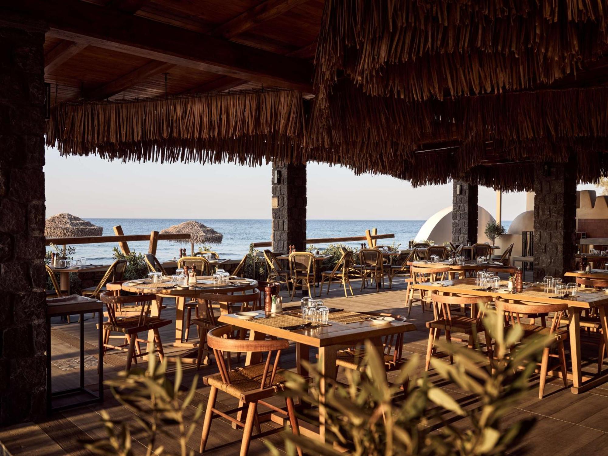 Sea Breeze Santorini Beach Resort, Curio By Hilton Agios Georgios  Exterior foto