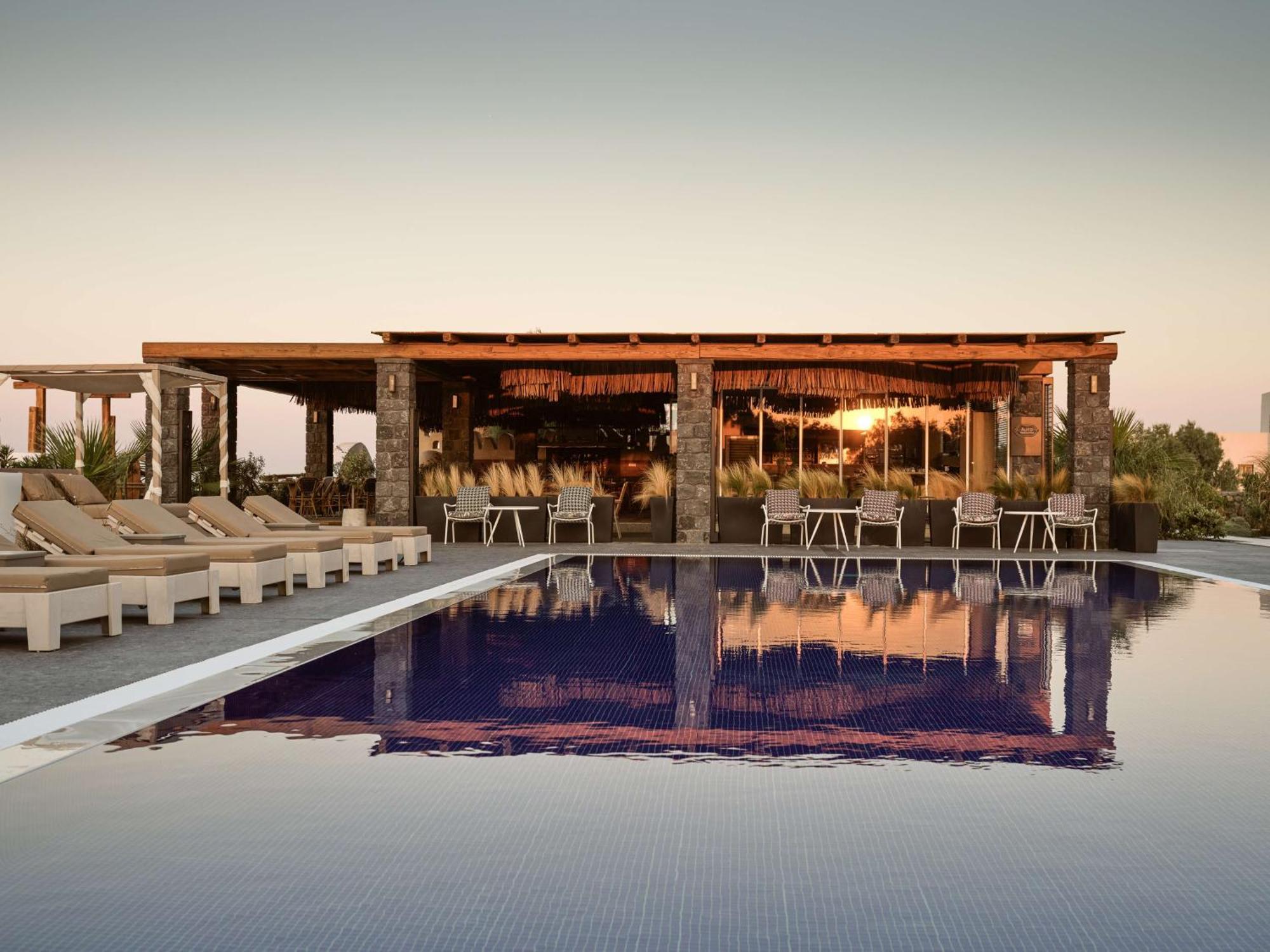 Sea Breeze Santorini Beach Resort, Curio By Hilton Agios Georgios  Exterior foto